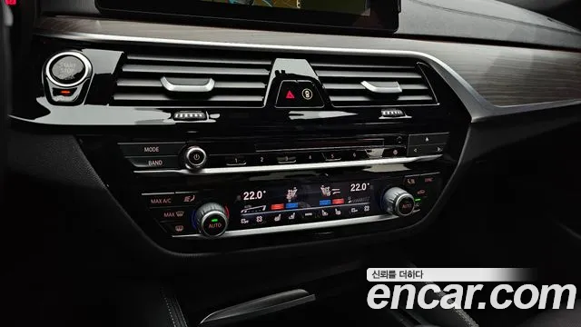 BMW 5-Series 2017 — фото 16