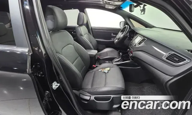 Kia Carens 2017 — фото 10