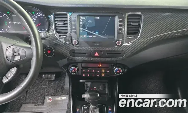 Kia Carens 2017 — фото 15