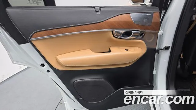 Volvo XC90 2019 — фото 15