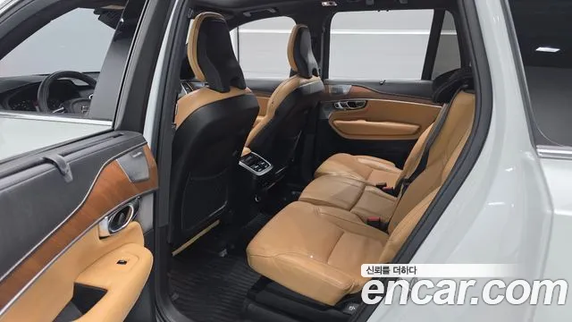 Volvo XC90 2019 — фото 16