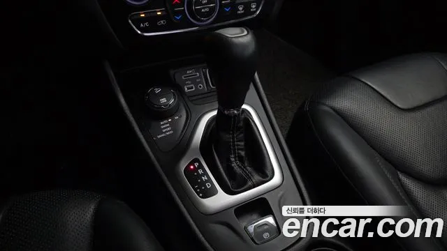 Jeep Cherokee 2017 — фото 9