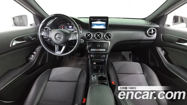 Mercedes-Benz A-Class 2018 — фото 7