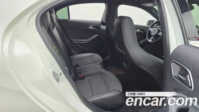 Mercedes-Benz A-Class 2018 — фото 11