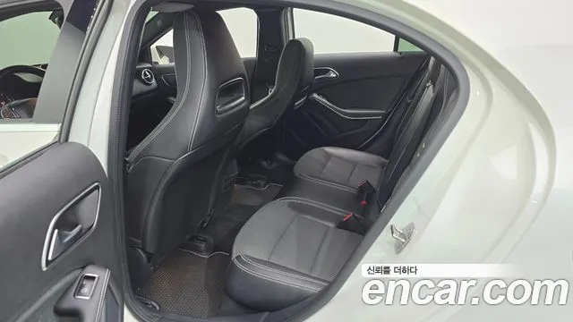 Mercedes-Benz A-Class 2018 — фото 12