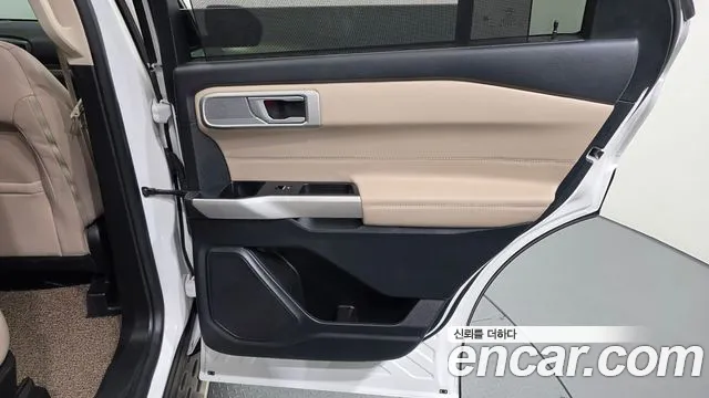 Ford Explorer 2023 — фото 15