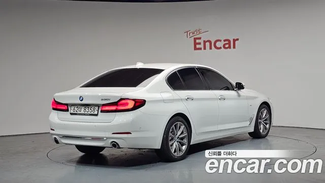 BMW 5-Series 2018 — фото 1
