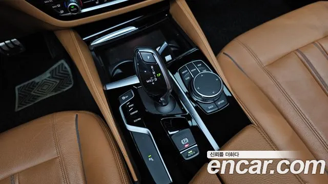 BMW 5-Series 2018 — фото 11
