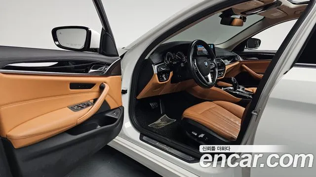 BMW 5-Series 2018 — фото 12