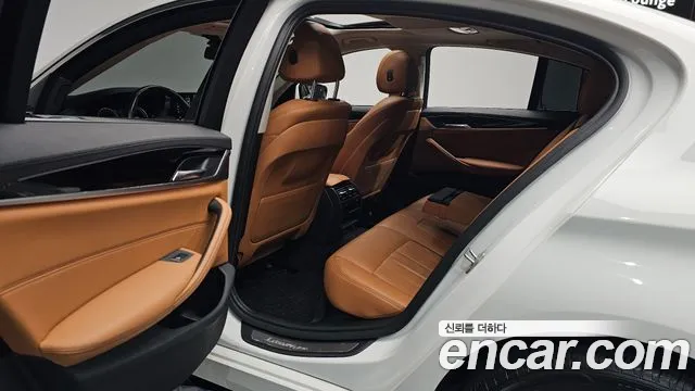 BMW 5-Series 2018 — фото 16