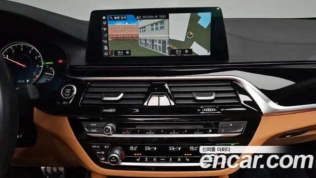 BMW 5-Series 2018 — фото 18