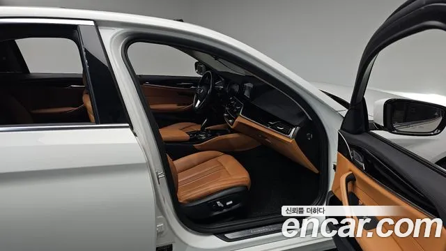 BMW 5-Series 2018 — фото 15
