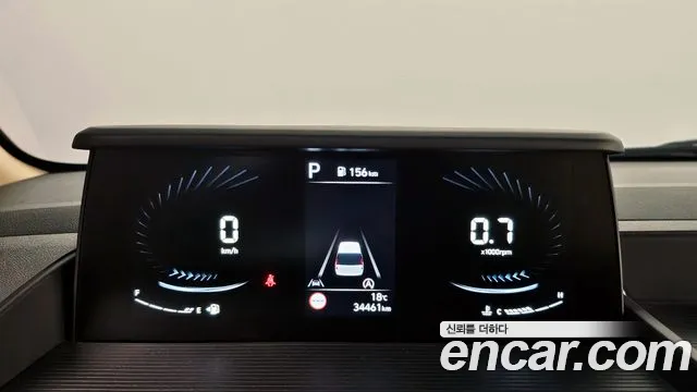 Hyundai Staria 2025 — фото 11