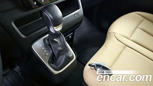 Hyundai Staria 2025 — фото 12