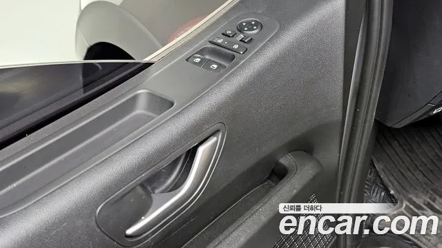 Hyundai Staria 2025 — фото 19