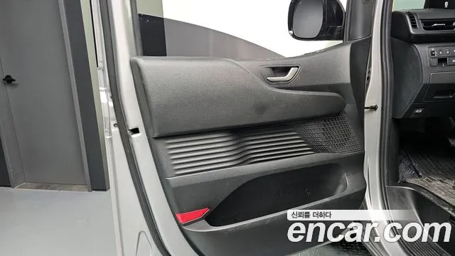 Hyundai Staria 2025 — фото 14
