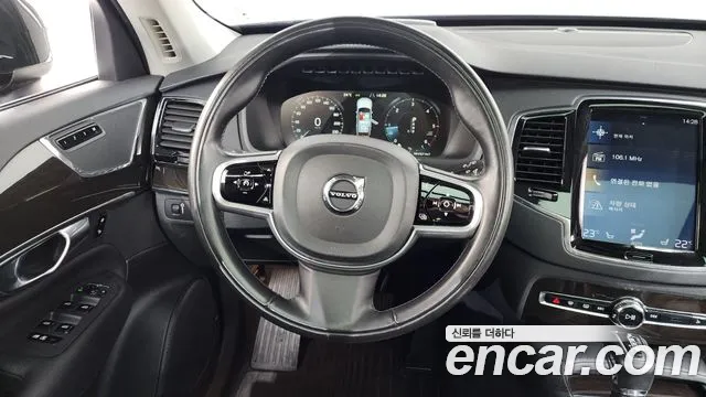Volvo XC90 2018 — фото 18