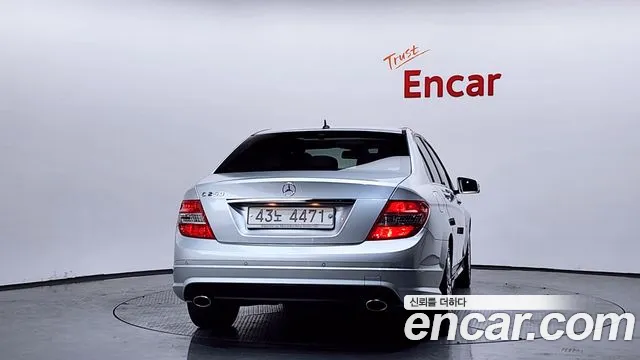 Mercedes-Benz C-Class 2010 — фото 4