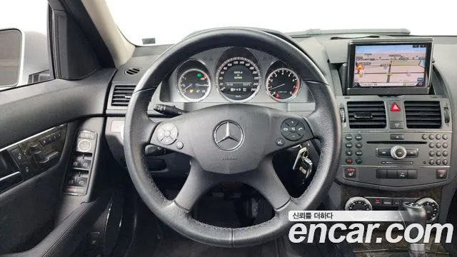 Mercedes-Benz C-Class 2010 — фото 15