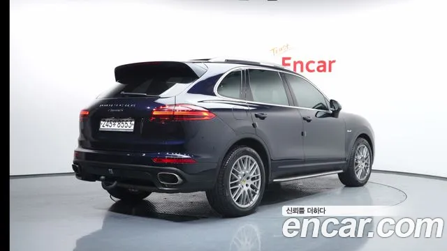 Porsche Cayenne 2016 — фото 2
