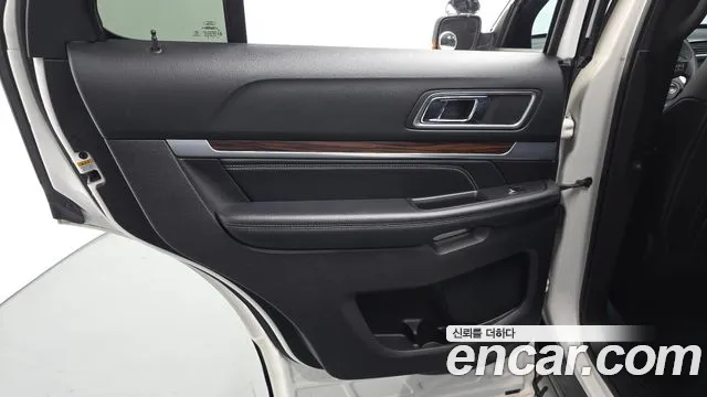 Ford Explorer 2017 — фото 15