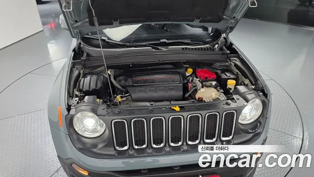 Jeep Renegade 2018 — фото 6