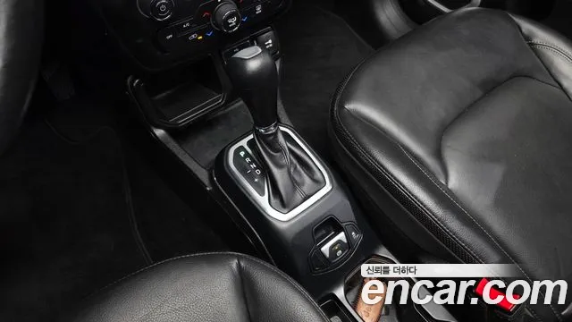 Jeep Renegade 2018 — фото 12