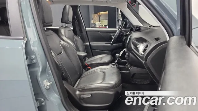 Jeep Renegade 2018 — фото 17