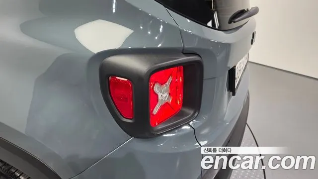Jeep Renegade 2018 — фото 9