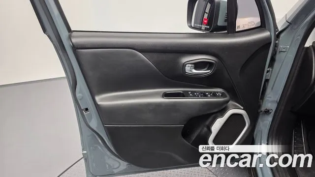 Jeep Renegade 2018 — фото 14