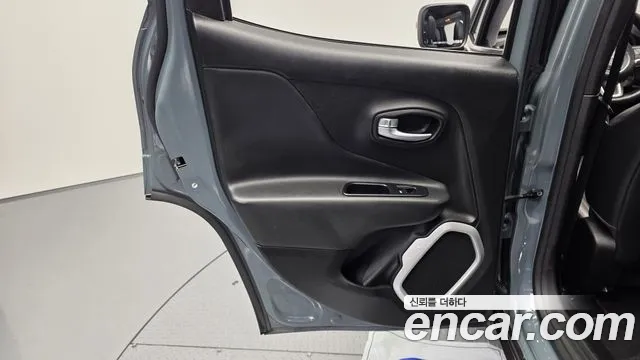 Jeep Renegade 2018 — фото 15