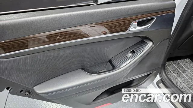 Genesis G80 2017 — фото 15