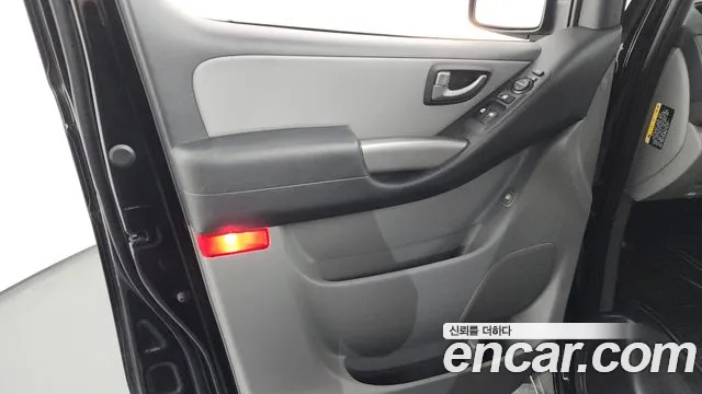 Hyundai Starex 2020 — фото 15