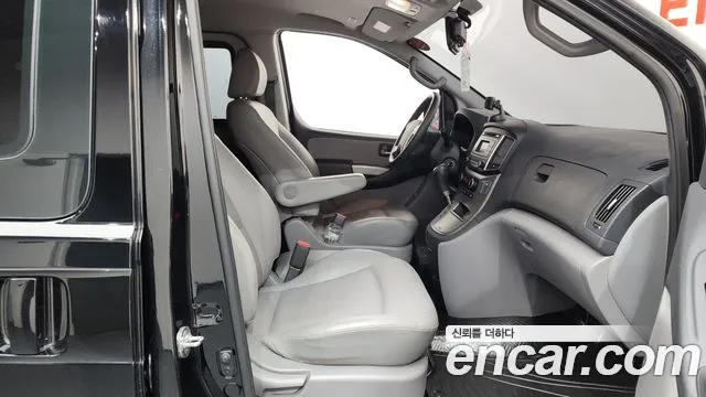 Hyundai Starex 2020 — фото 16