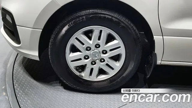 Hyundai Starex 2019 — фото 5