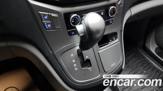 Hyundai Starex 2019 — фото 9