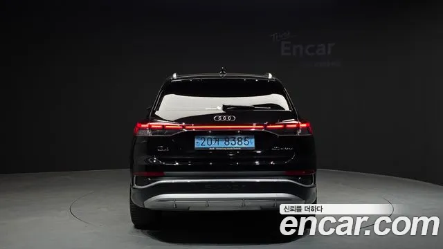 Audi Q4 e-tron 2022 — фото 4