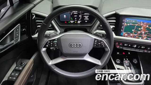 Audi Q4 e-tron 2022 — фото 19