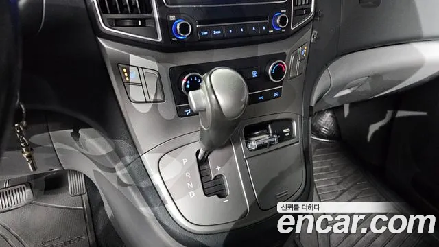 Hyundai Starex 2018 — фото 12