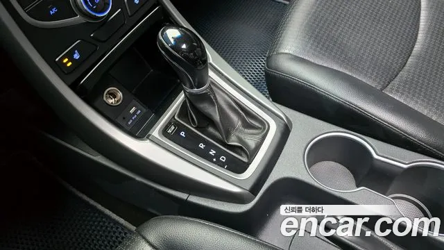 Hyundai AVANTE 2014 — фото 12