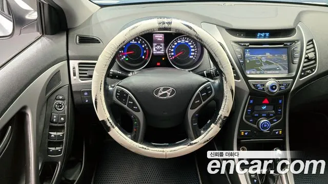 Hyundai AVANTE 2014 — фото 19