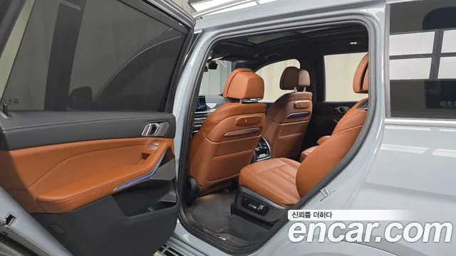 BMW X7 2025 — фото 18