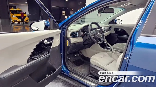 Kia Niro 2018 — фото 13