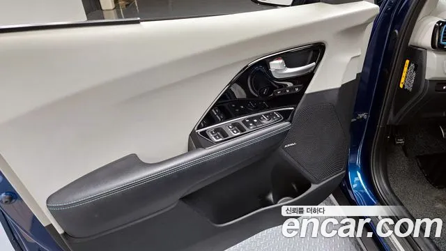 Kia Niro 2018 — фото 14