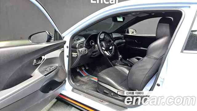 Hyundai Veloster 2020 — фото 10
