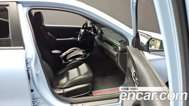 Hyundai Veloster 2020 — фото 11