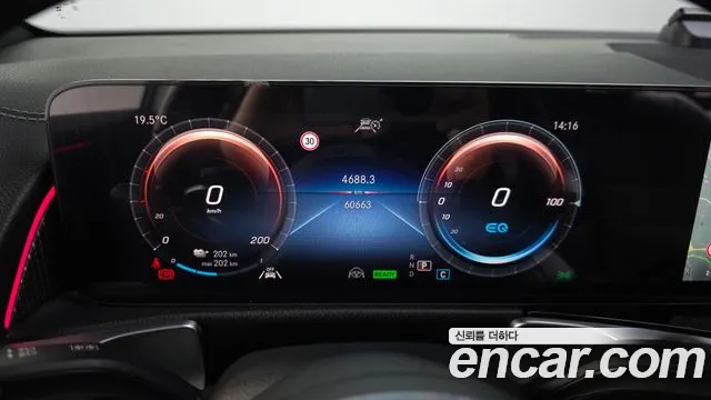 Mercedes-Benz EQB 2022 — фото 11