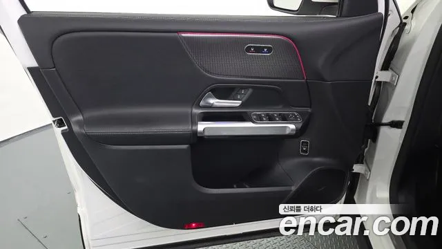Mercedes-Benz EQB 2022 — фото 14