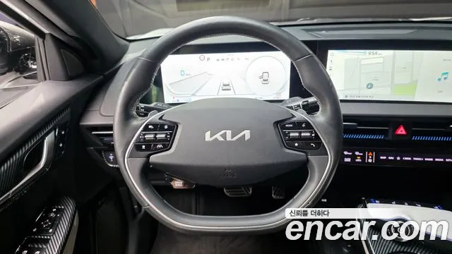 Kia EV6 2022 — фото 19