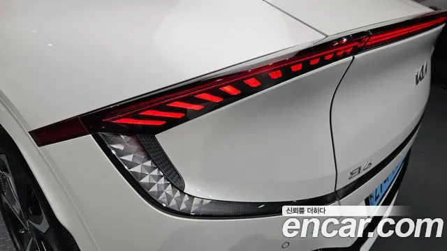 Kia EV6 2022 — фото 9